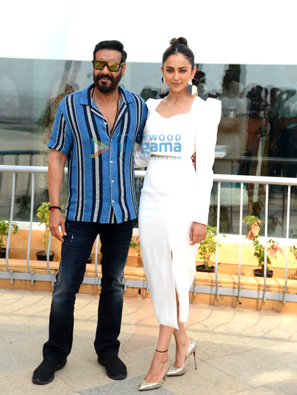 photos ajay devgn and rakul preet singh snapped promoting their upcoming film runway 34 in juhu 4
