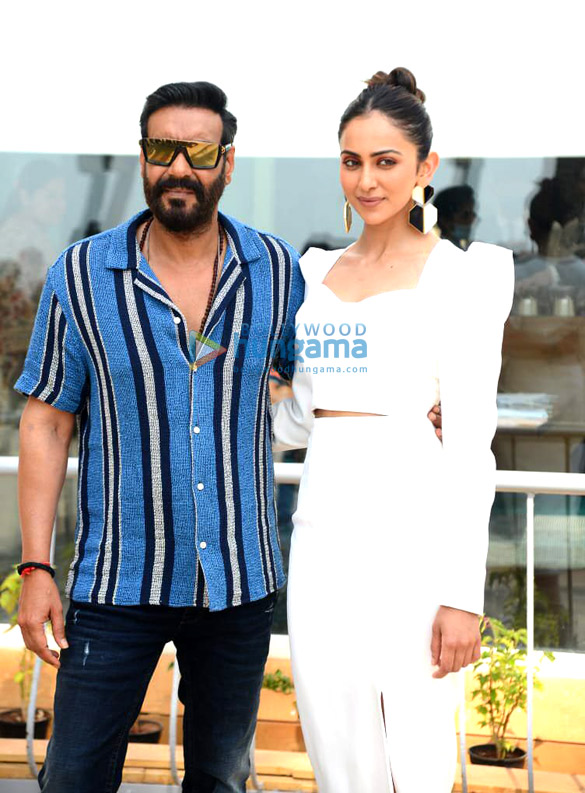 photos ajay devgn and rakul preet singh snapped promoting their upcoming film runway 34 in juhu 7