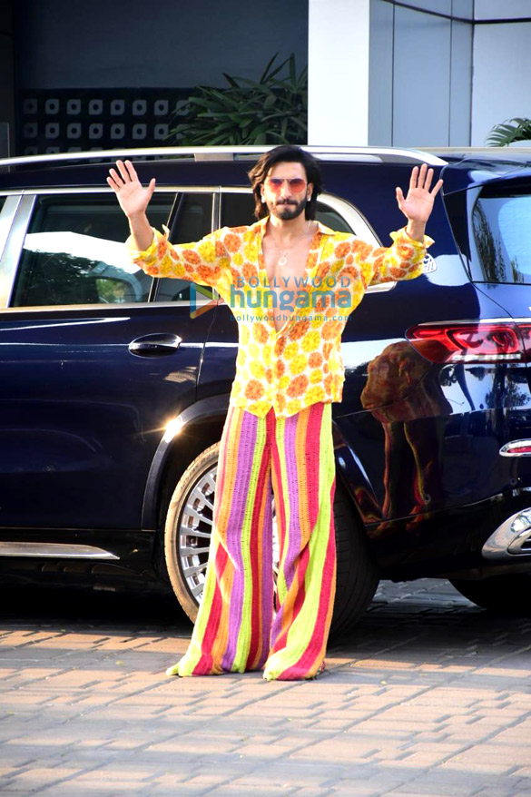 photos alia bhatt ranveer singh karan johar and shabana azmi snapped at kalina airport 15