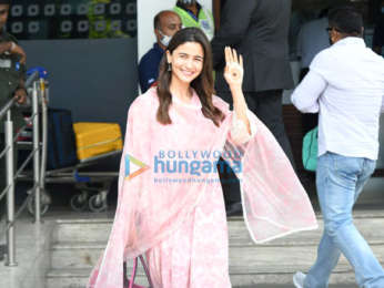 Photos: Alia Bhatt, Manish Malhotra and others spotted at Kalina airport