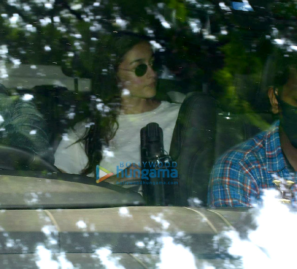 photos alia bhatt snapped in juhu 4 4
