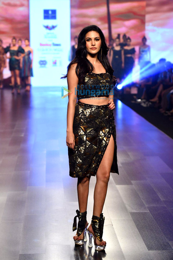 photos amyra dastur snapped at the bombay times fashion week 3