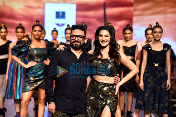 photos amyra dastur snapped at the bombay times fashion week 6