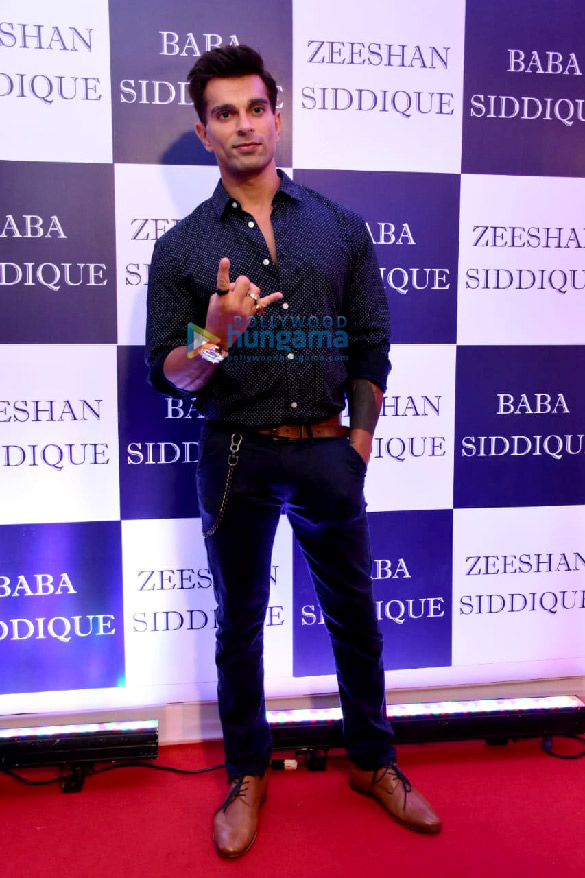 photos anees bazmee rashami desai karan singh grover and others snapped at baba siddiques iftaar party 3