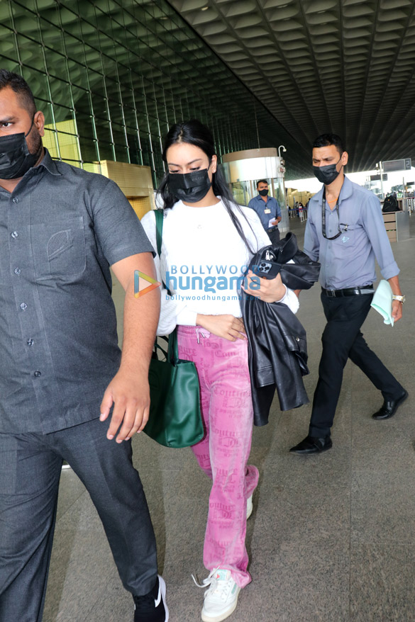 photos anil kapoor aditya roy kapur and nysa devgn snapped at the airport 3