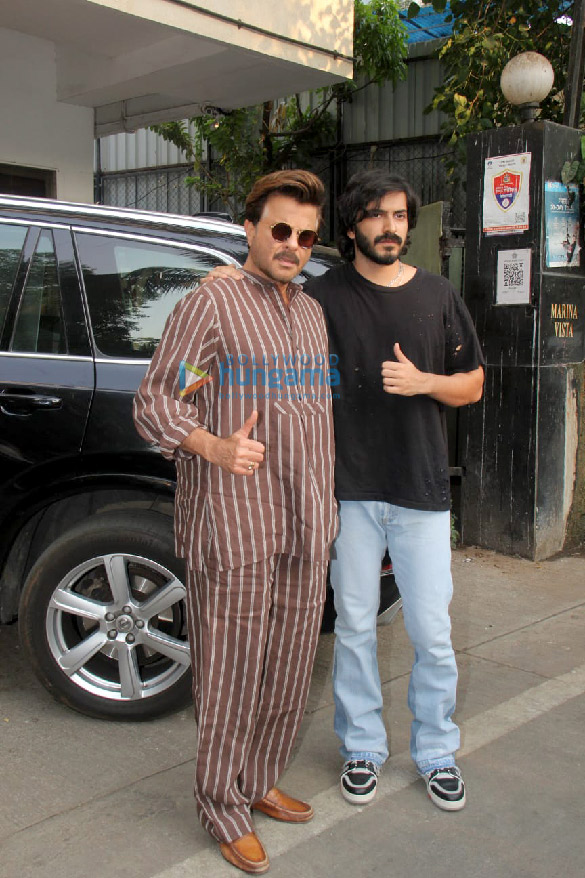 photos anil kapoor and harsh varrdhan kapoor spotted at bandra 4