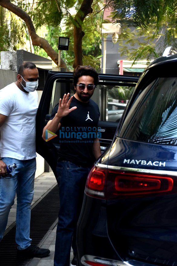 photos ayushmann khurrana snapped at t series office in andheri 4