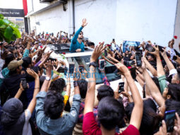 Photos: Fans go crazy greeting Tiger Shroff in Ahmedabad as he arrives to launch the trailer of Heropanti 2