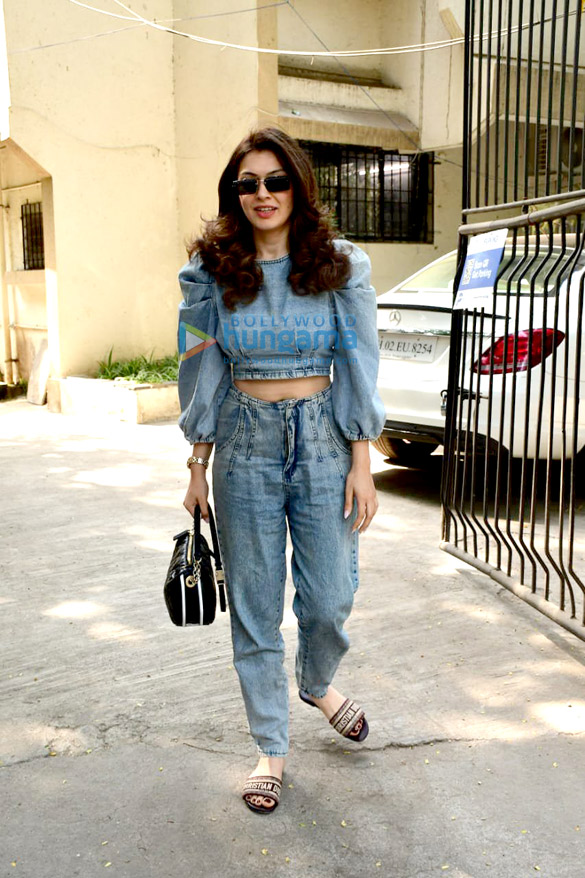 photos hansika motwani snapped at a salon in juhu 2