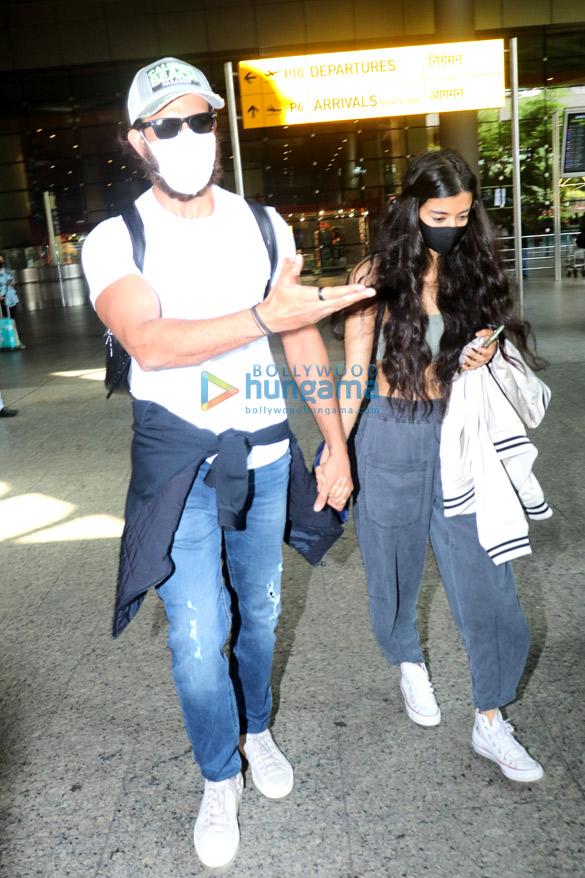 Photos: Hrithik Roshan, Saba Azad, Urfi Javed, Sobhita Dhulipala and others snapped at the airport Photos: Hrithik Roshan, Saba Azad, Urfi Javed, Sobhita Dhulipala and others snapped at the airport
