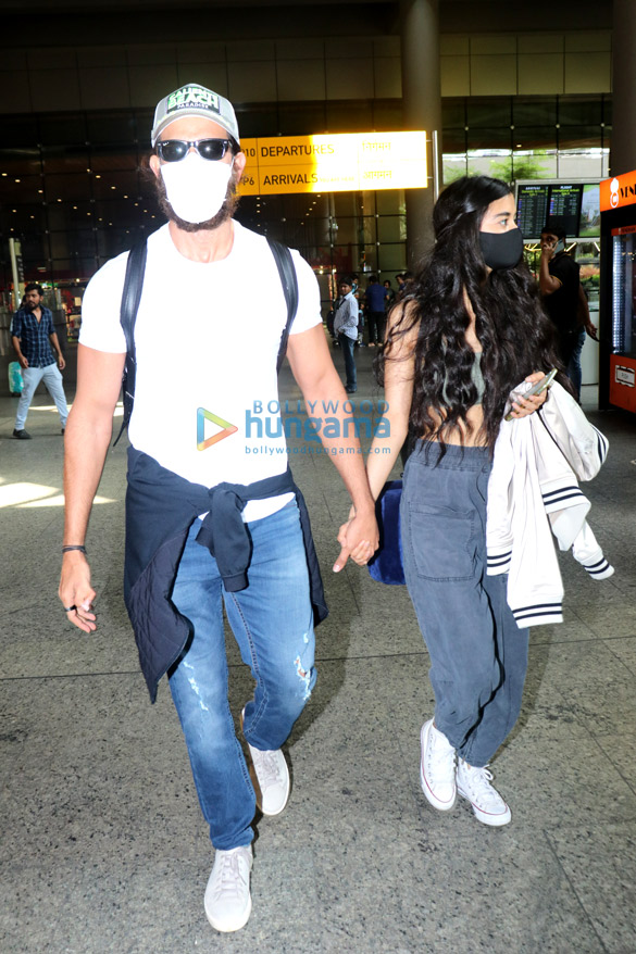 photos hrithik roshan saba azad urfi javed sobhita dhulipala and others snapped at the airport 2