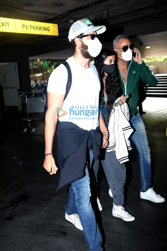 photos hrithik roshan saba azad urfi javed sobhita dhulipala and others snapped at the airport 3