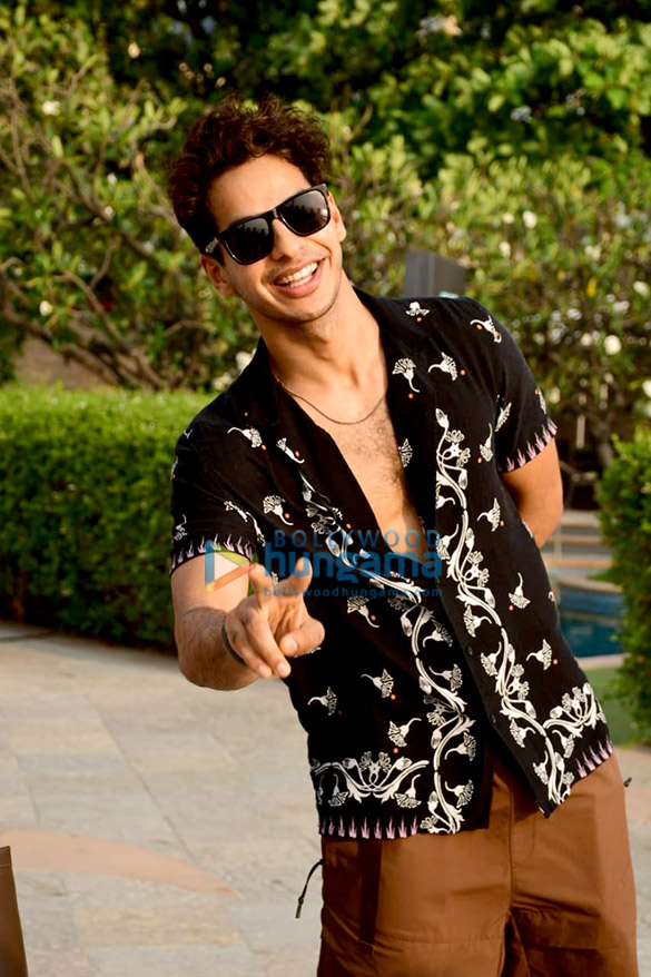 photos ishaan khatter snapped in juhu 3