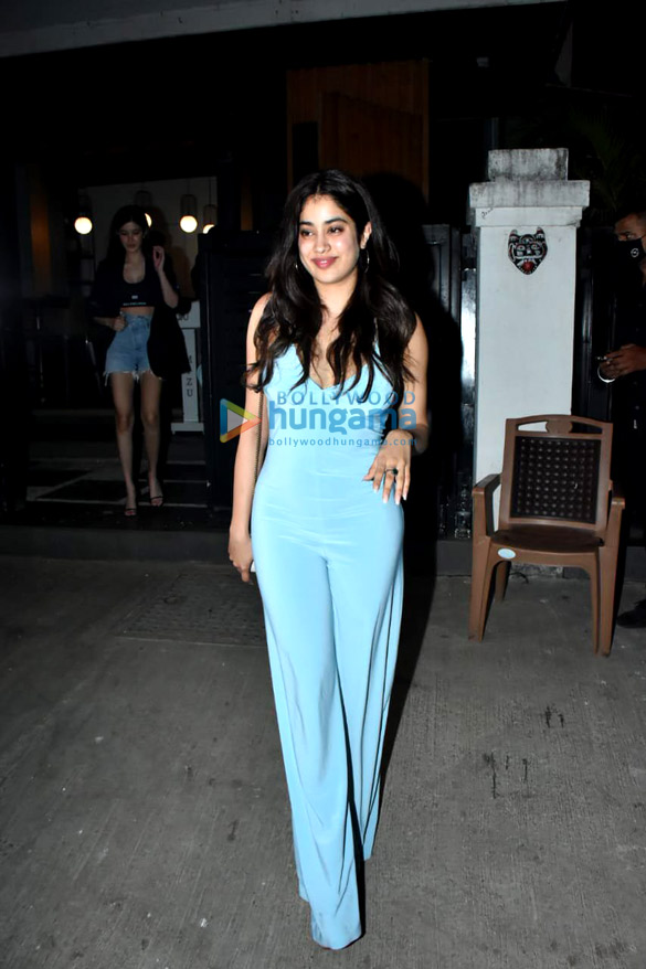 photos janhvi kapoor ananya panday shanaya kapoor and others snapped at mizu restaurant in bandra 10