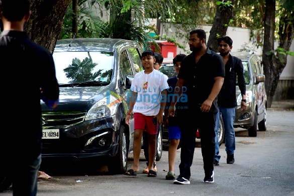 photos kajol and yug devgn snapped in juhu 2