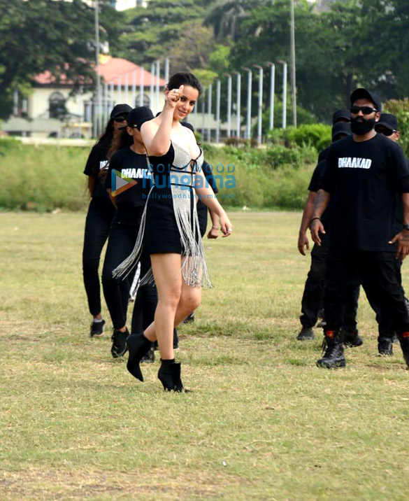 photos kangana ranaut arrives in a helicopter at the trailer launch of dhaakad 2