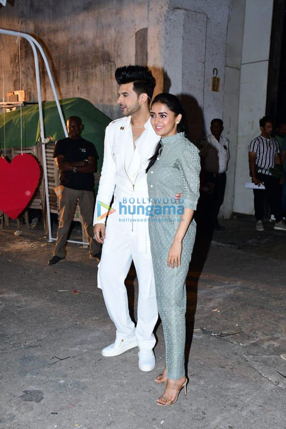 photos karan kundra tejaswi prakash kiara advani and neetu singh snapped on the sets of dance deewane juniors 2