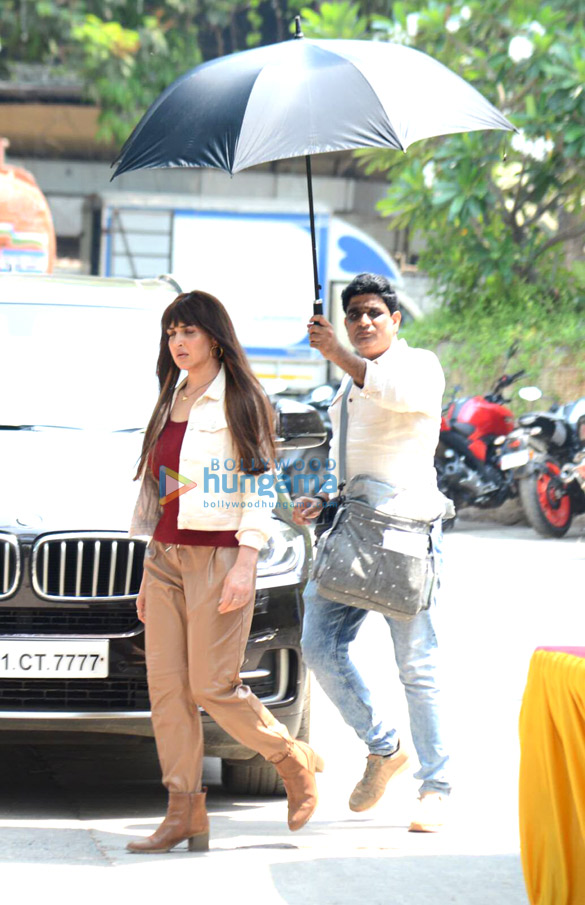 photos karanvir sharma and esha deol snapped at their shoot location in juhu 1