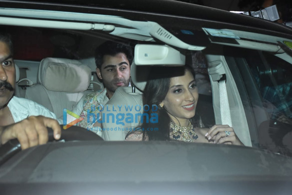 photos kareena kapoor khan karisma kapoor soni razdan armaan jain shweta bachchan among others snapped arriving at ranbir kapoor and alia bhatts mehendi ceremony 1