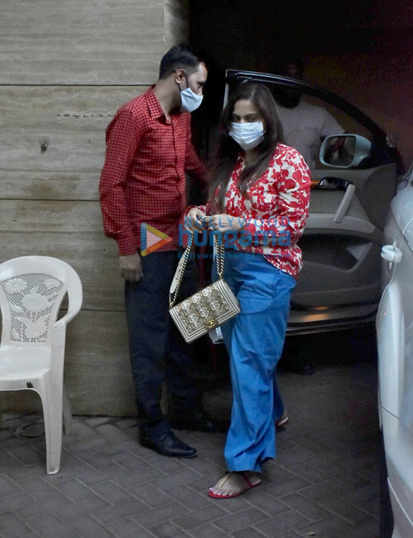 photos kareena kapoor and alvira agnihotri snapped at malaika aroras house in bandra 5