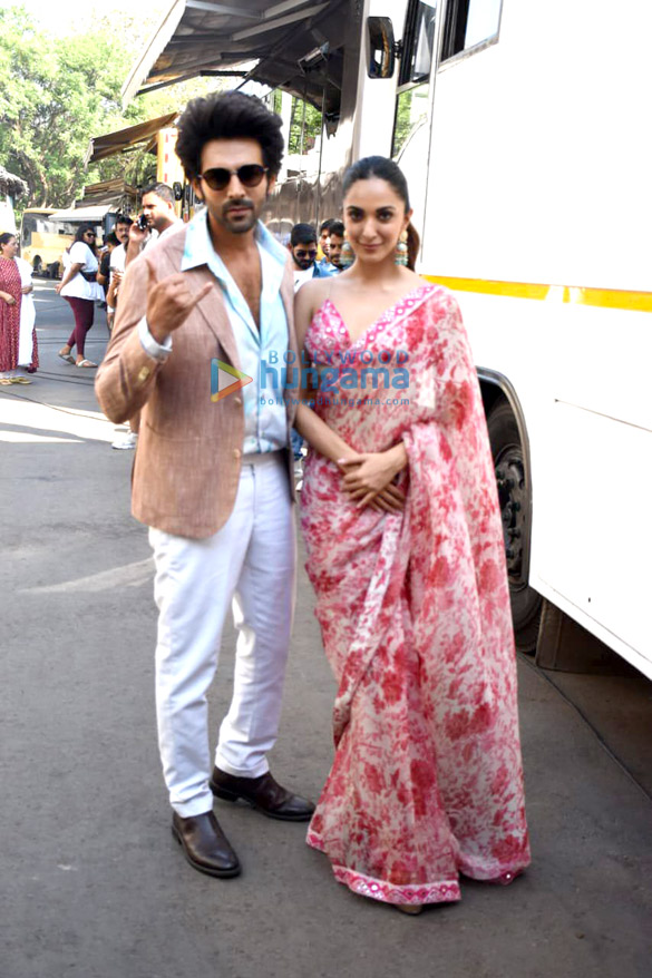 photos kartik aaryan kiara advani and anees bazmee snapped during the promotions of bhool bhulaiyaa 2 5