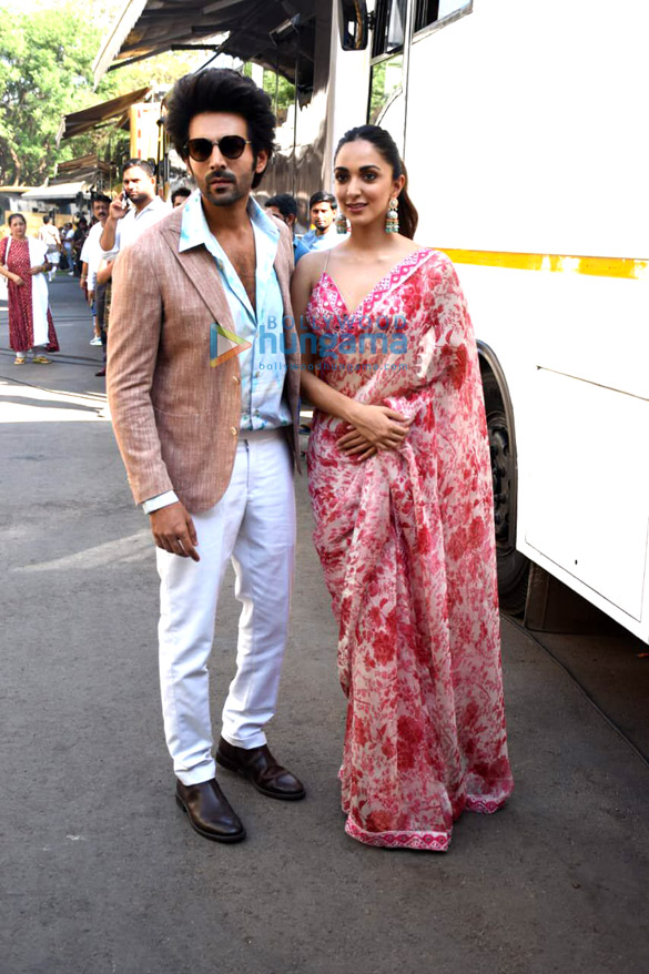 photos kartik aaryan kiara advani and anees bazmee snapped during the promotions of bhool bhulaiyaa 2 8