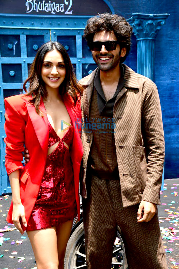 photos kartik aaryan kiara advani and others grace the trailer launch of bhool bhulaiyaa 2 7