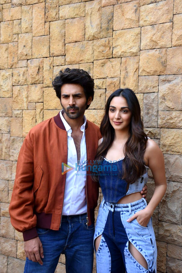 photos kartik aaryan and kiara advani promote bhool bhulaiyaa 2 at jw marriott juhu 2