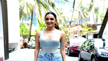 Photos: Kiara Advani and Kartik Aaryan spotted promoting Bhool Bhulaiyaa 2 in the city