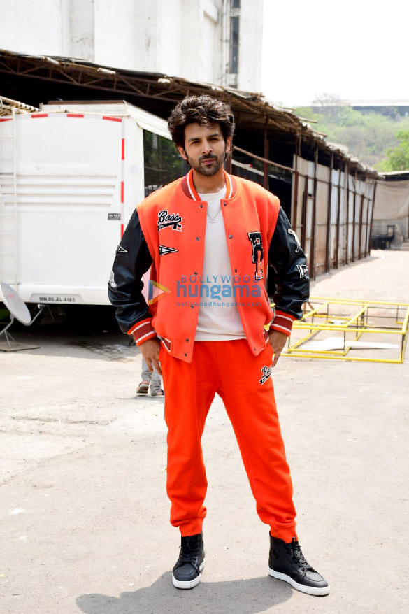 photos kartik aaryan and kiara advani snapped promoting bhool bhulaiyaa 2 2