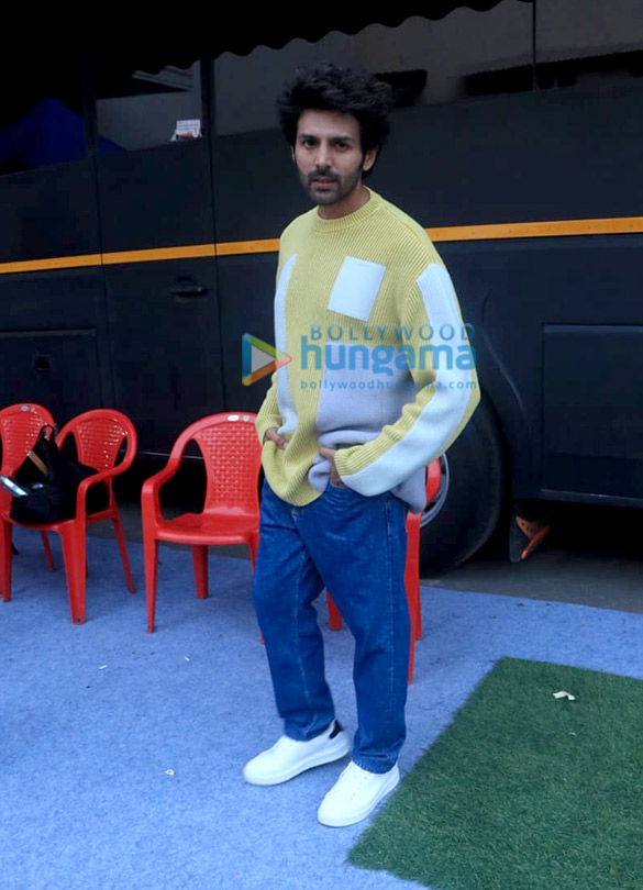 photos kartik aaryan snapped at mehboob studio in bandra 4