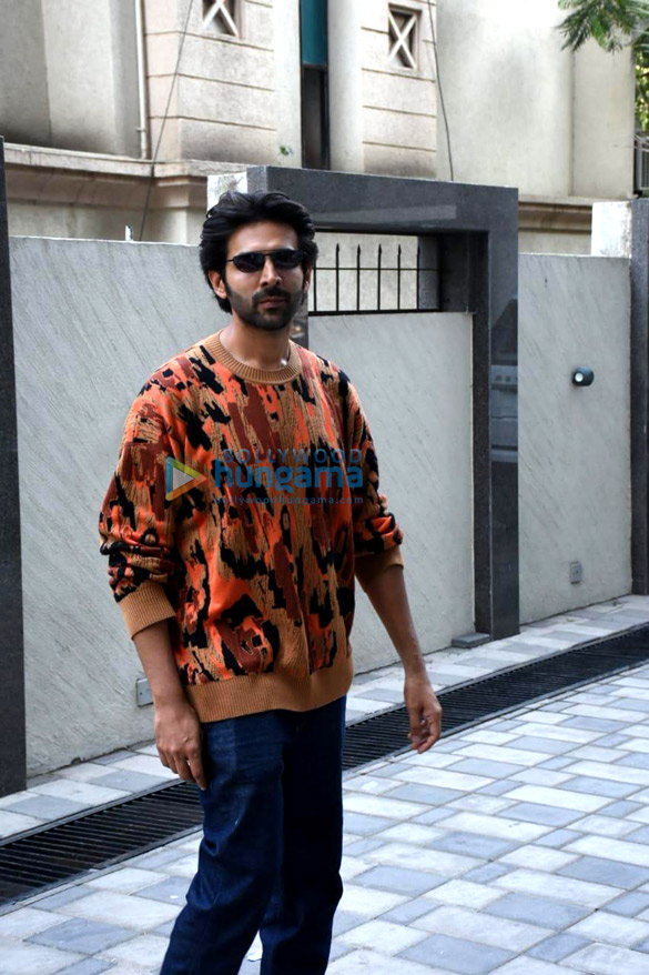 photos kartik aaryan snapped with his mini cooper out for a drive 11 1