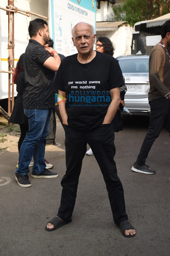 photos mahesh bhatt snapped on sets of kapil sharmas show 3