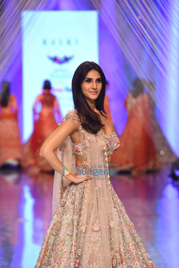 photos palak tiwari and vaani kapoor snapped at bombay times fashion week 2022 2