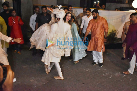 photos ranbir kapoor and alia bhatt greet media post their wedding 11
