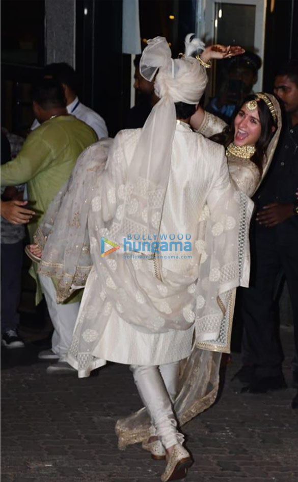 photos ranbir kapoor and alia bhatt greet media post their wedding 5