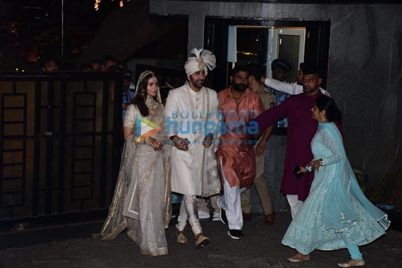 photos ranbir kapoor and alia bhatt greet media post their wedding 7