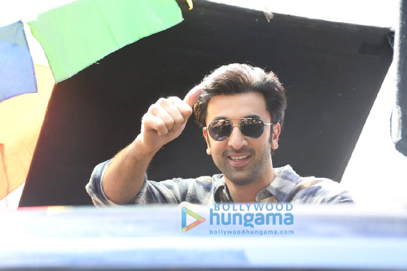 photos ranbir kapoor spotted on location for a shoot 2