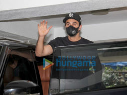 Photos: Ranbir Kapoor spotted outside a dubbing studio in Khar