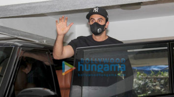 Photos: Ranbir Kapoor spotted outside a dubbing studio in Khar
