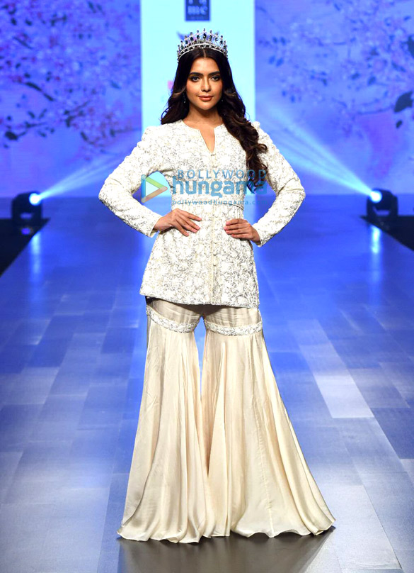Photos: Ruhi Singh, Sukriti Kakar, Akriti Kakar and others walk the ramp at the Bombay Times Fashion Week 2022 Photos: Ruhi Singh, Sukriti Kakar, Akriti Kakar and others walk the ramp at the Bombay Times Fashion Week 2022