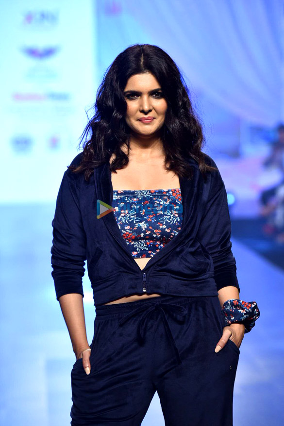 photos ruhi singh sukriti kakar akriti kakar and ihana dhillon walk the ramp at the bombay times fashion week 2022 5