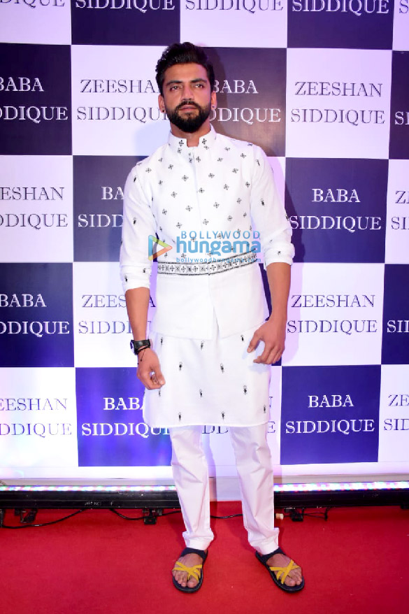 photos salman khan aahana kumra esha gupta zaheer iqbal and others snapped at baba siddiques iftaar party 4