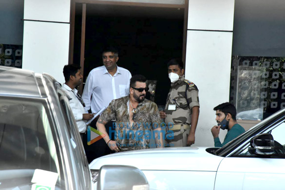 photos sanjay dutt and karan johar spotted at kalina airport 5