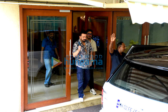 photos sanjay dutt spotted at bandra 3