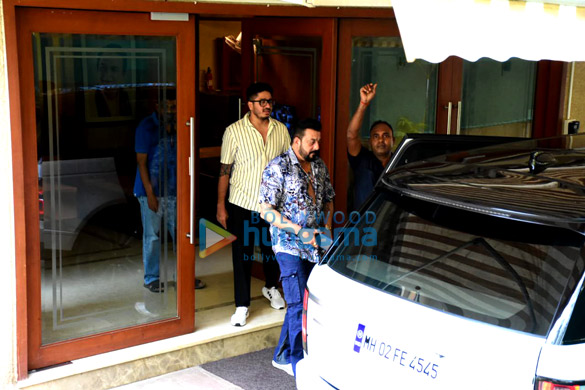 photos sanjay dutt spotted at bandra 4