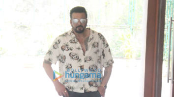 Photos: Sanjay Dutt spotted in Khar