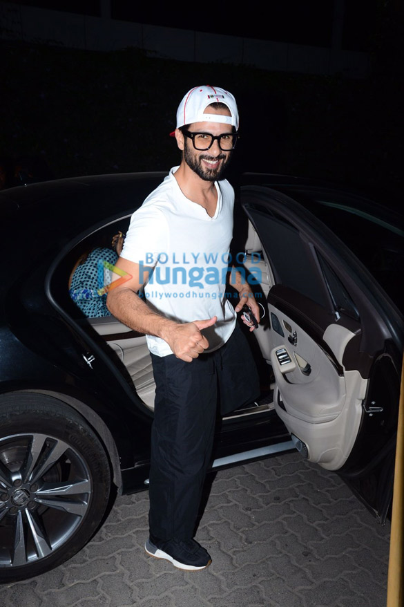 photos shahid kapoor and mira kapoor spotted at bastian in worli 4