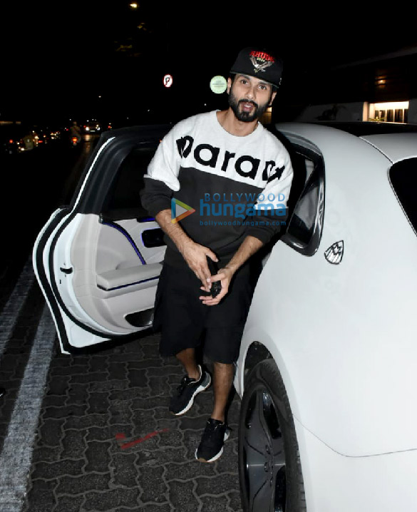 photos shahid kapoor snapped at izumi in bandra 4