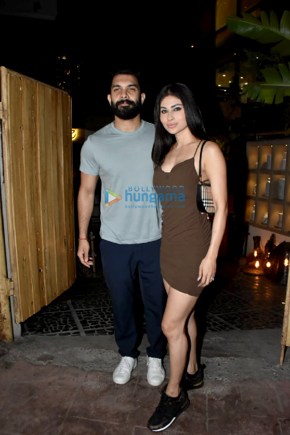 Photos: Shamita Shetty, her boyfriend and Mouni Roy and her husband snapped at Binge Photos: Shamita Shetty, her boyfriend and Mouni Roy and her husband snapped at Binge